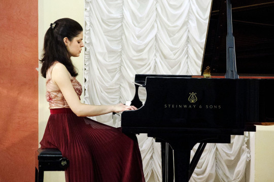 «Музыка для меня – самый дорогой сердцу язык»: пианистка Злата Чочиева выступила в областной филармонии в рамках программы «Звезды ХХI века»